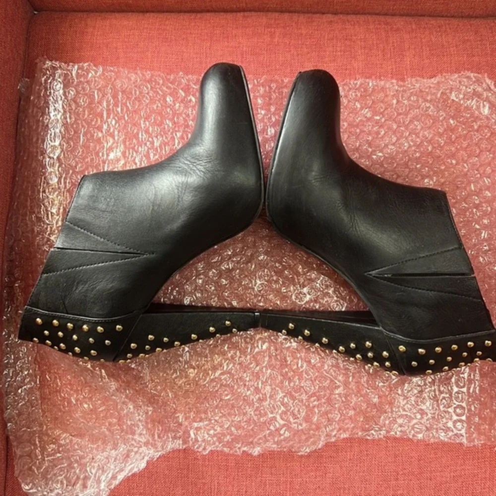 STEVE MADDEN CLUBBIN LEATHER WOMENS BLACK STUDDED ANKLE BOOTIES SIZE 8 1/2‎